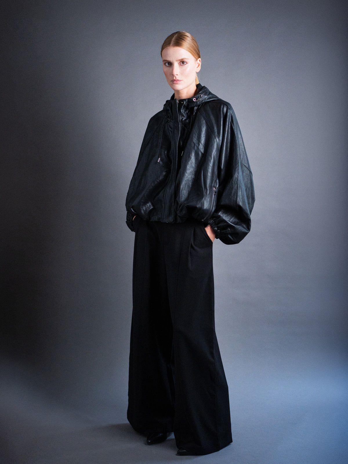 BLOUSON À CAPUCHE FAÇON CUIR
